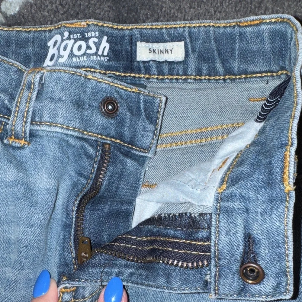 Denim Blue Jeans w Distressed Knees, OshKosh B'gosh, Size 5 Kids
